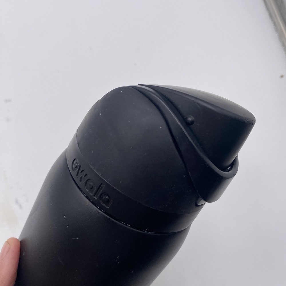 OWALA 32 OUNCE OZ TUMBER WATER BOTTLE Very Dark Black Free Sip SEE PICS Has Wear - Picture 10 of 16